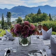 Terrasse am Tisch mit Blick auf Berge